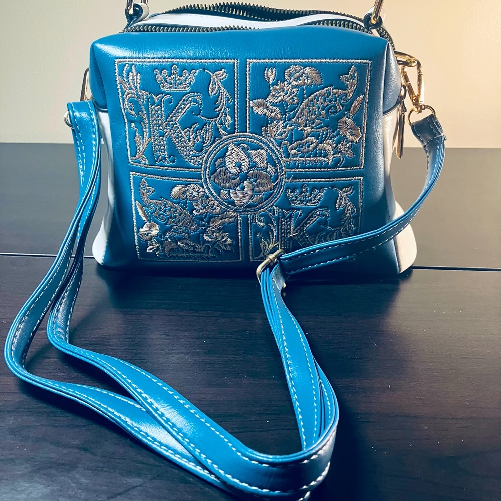 Women’s Crossbody & Top Handle.